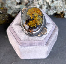 Load image into Gallery viewer, Lichen Statement Ring - size 8.5