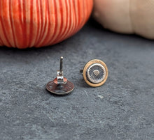 Load image into Gallery viewer, Mushroom Spore Print Earrings