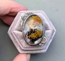 Load image into Gallery viewer, Lichen Statement Ring - size 8.5
