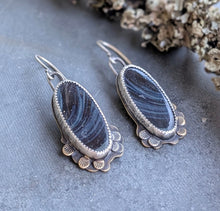 Load image into Gallery viewer, Dark Skies Earrings ✨
