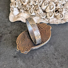 Load image into Gallery viewer, Disco Quartz Bloom Ring - size 9.25
