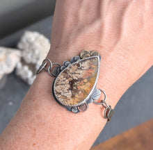Load image into Gallery viewer, Flower Agate Lace Bracelet
